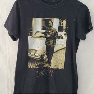 Snoop Dogg Graphic T-shirt size Large, has been made into‎ a crop top
